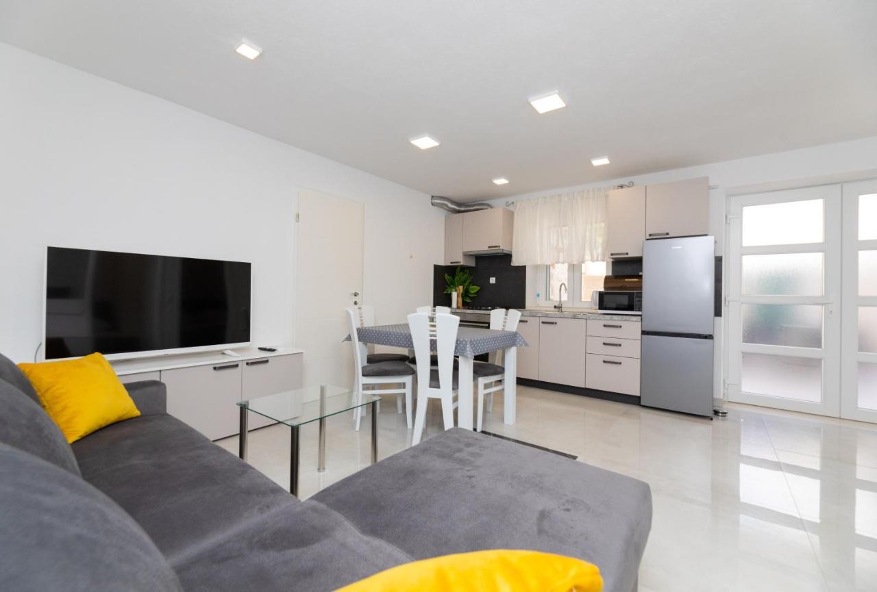 Apartmani Canaki Supetar Zewnętrze zdjęcie